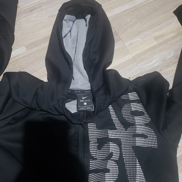 Nike jacket - Picture 3 of 3